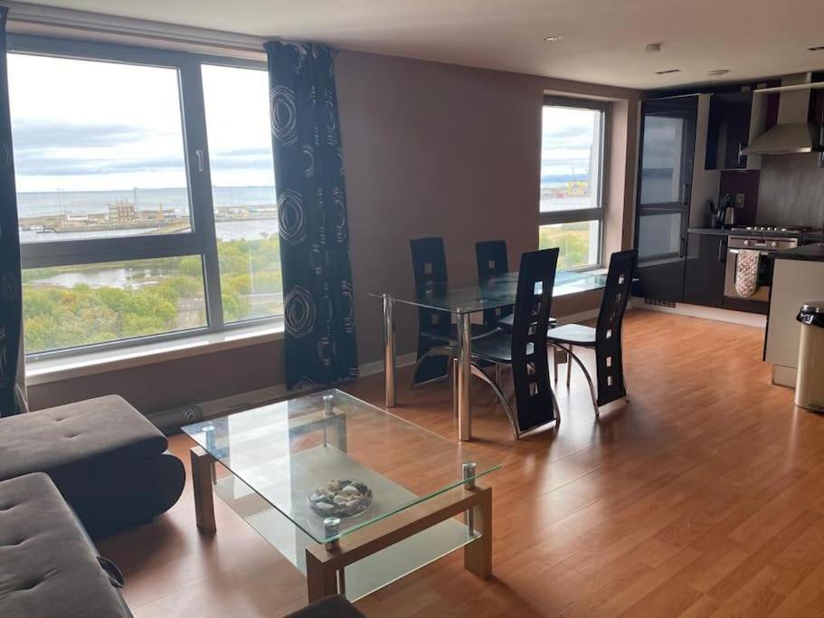 Modern 2 Bed Apartment With Stunning Seaside View Edinburgh Exterior photo